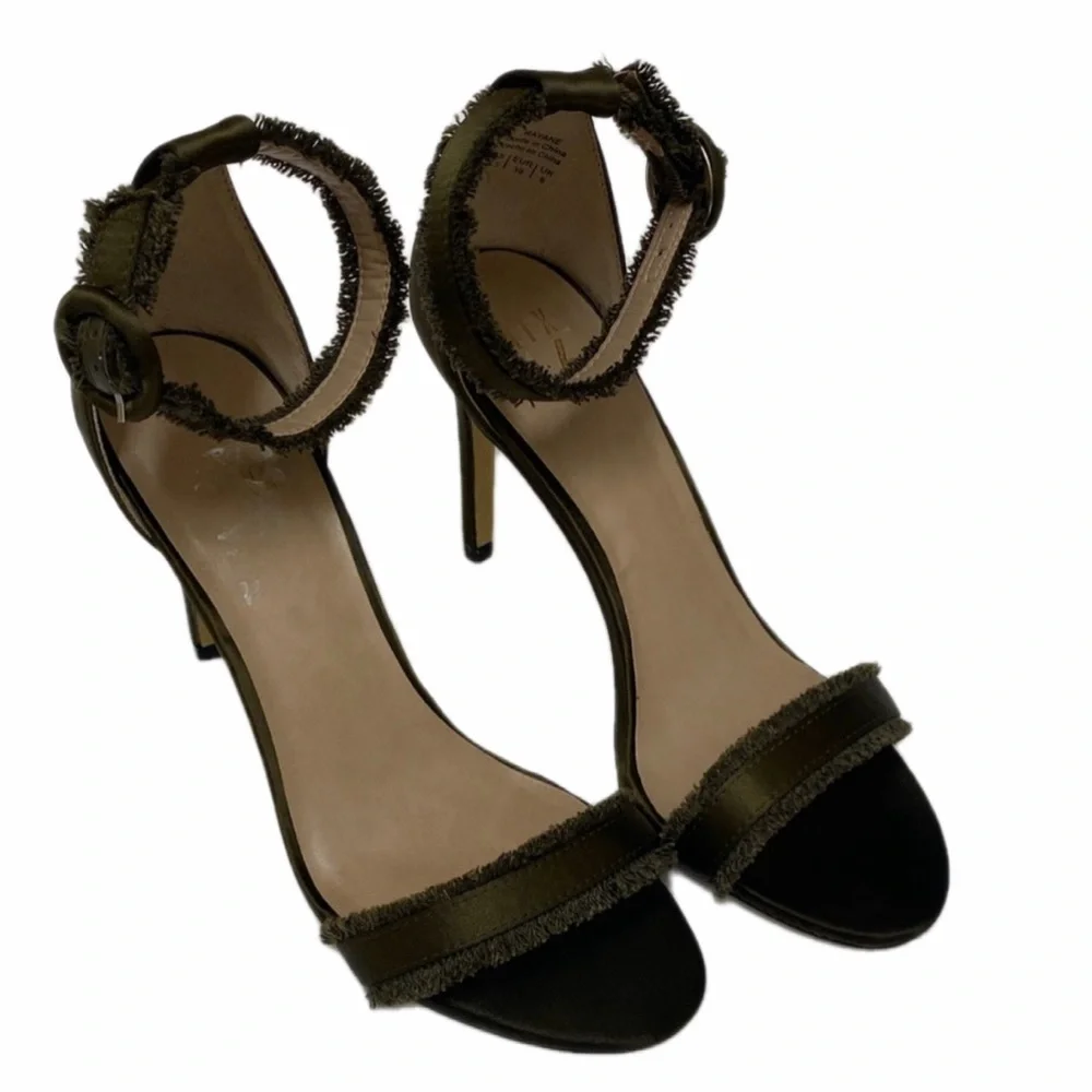 Mix No. 6  Rayane   Woman’s 4” heel in Army Green Color Size 8.5
